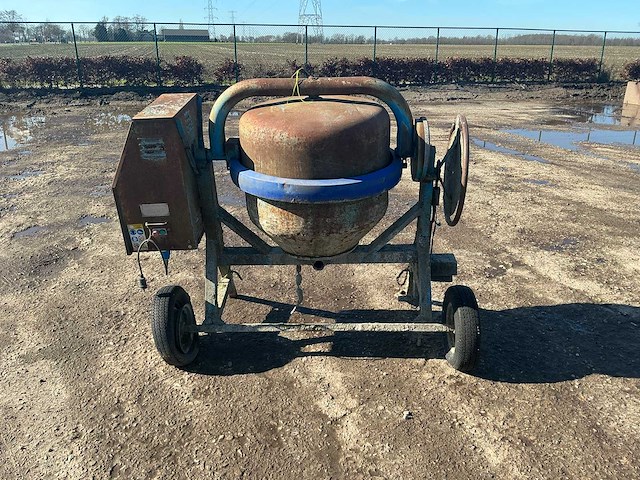 Betonmolen - afbeelding 2 van  2