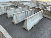 Betonnen afzetbarrières (34x) - afbeelding 1 van  1