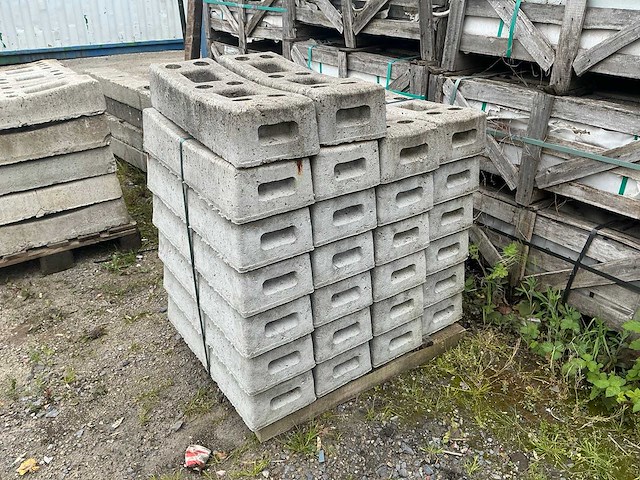 Betonnen bouwhekblok (26x) - afbeelding 1 van  4