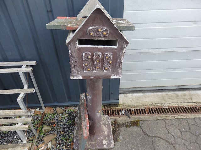 Betonnen brievenbus - afbeelding 1 van  3