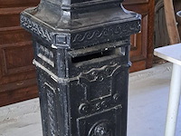 Betonnen brievenbus