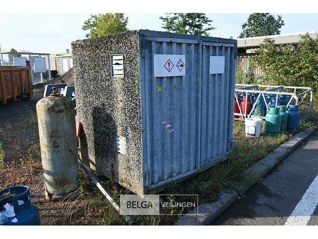 Betonnen container met installatie - afbeelding 1 van  12