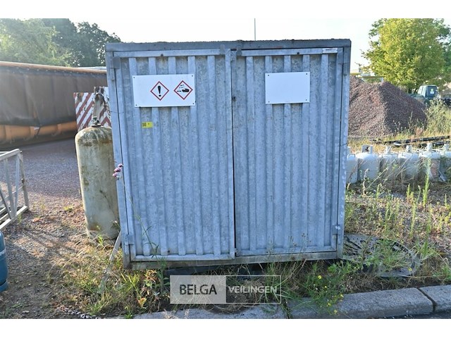 Betonnen container met installatie - afbeelding 5 van  12
