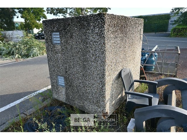 Betonnen container met installatie - afbeelding 9 van  12