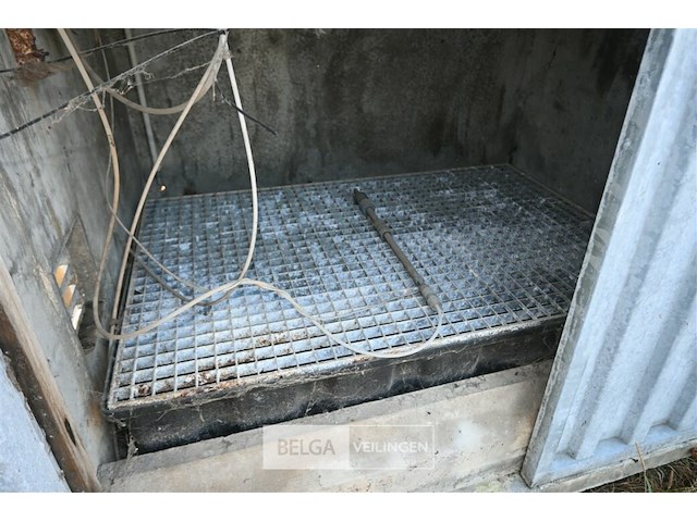 Betonnen container met installatie - afbeelding 12 van  12