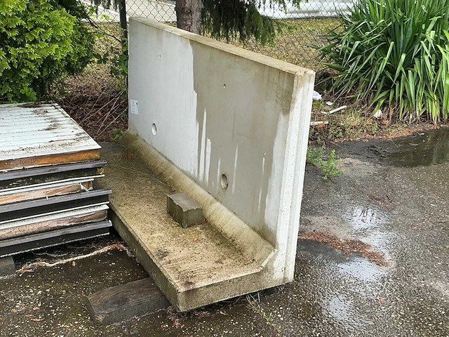 Betonnen keerwand - afbeelding 1 van  2