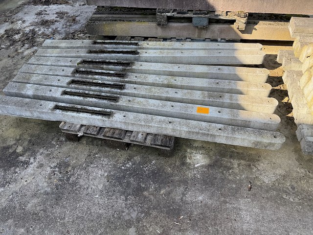 Betonnen liggers - afbeelding 1 van  1