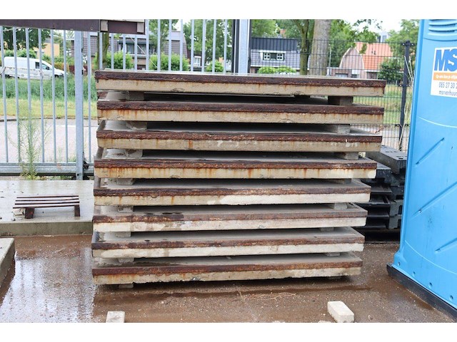 Betonnen plaat 8 stuks - afbeelding 1 van  1