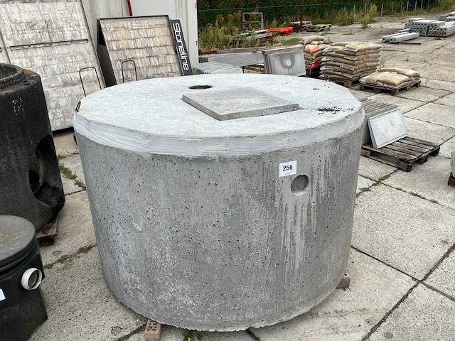 Betonnen regenwaterput - afbeelding 2 van  3