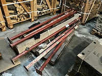 Betonnen voederbak + bouwschoren - afbeelding 1 van  2