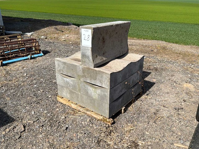 Betonnen waterafvoergoot (7x) - afbeelding 1 van  5