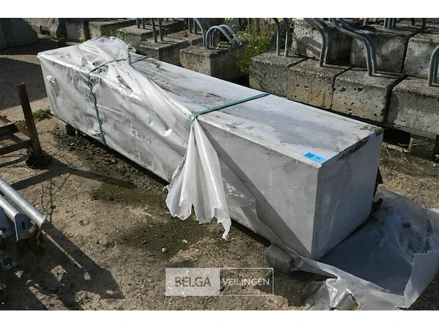 Betonnen zitbank - afbeelding 1 van  3