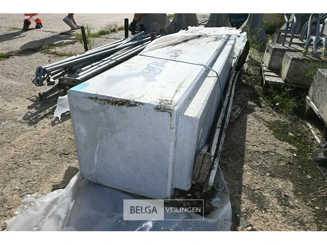 Betonnen zitbank - afbeelding 3 van  3