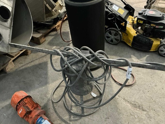 Betonpomp - afbeelding 2 van  5