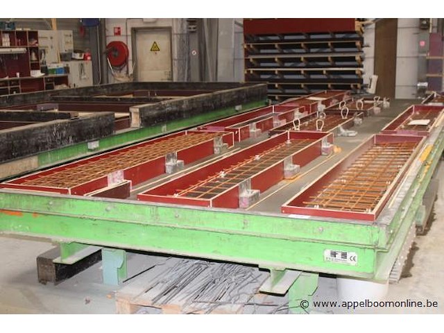 Betonproductietafel avermann rt, afmeting 2,46x9/500, bj 2011, totaal gewicht 15100kg - afbeelding 2 van  4