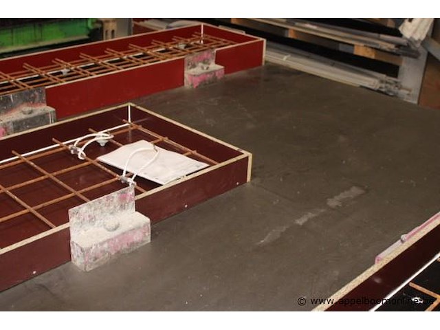 Betonproductietafel avermann rt, afmeting 2,46x9/500, bj 2011, totaal gewicht 15100kg - afbeelding 4 van  4