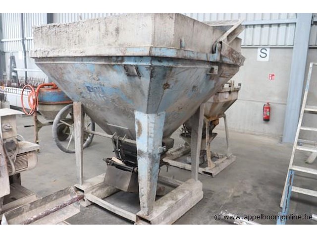 Betonsilo, altec, 1500 liter inhoud, 800 kg tarra - afbeelding 1 van  3