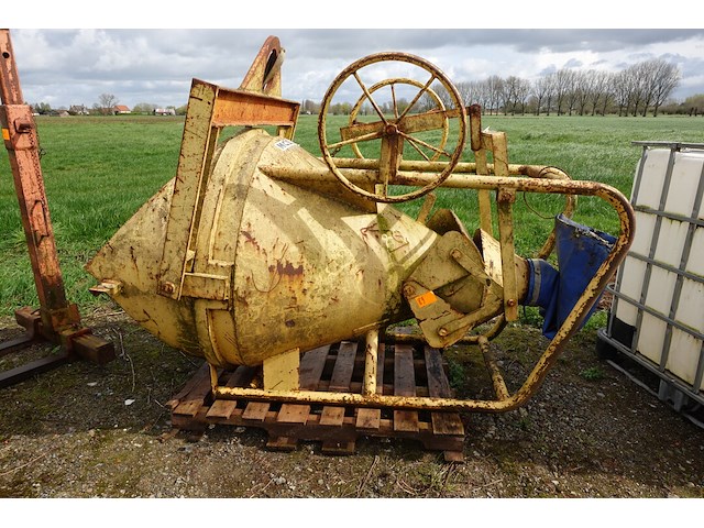 Betonstorter - afbeelding 1 van  5