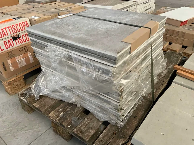 Betontegels 4,5 m2 - afbeelding 1 van  4