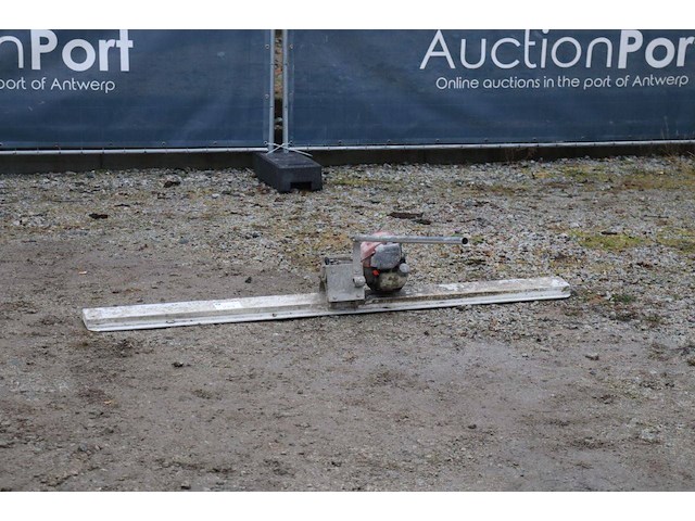 Betontrilbalk benzine - afbeelding 1 van  1