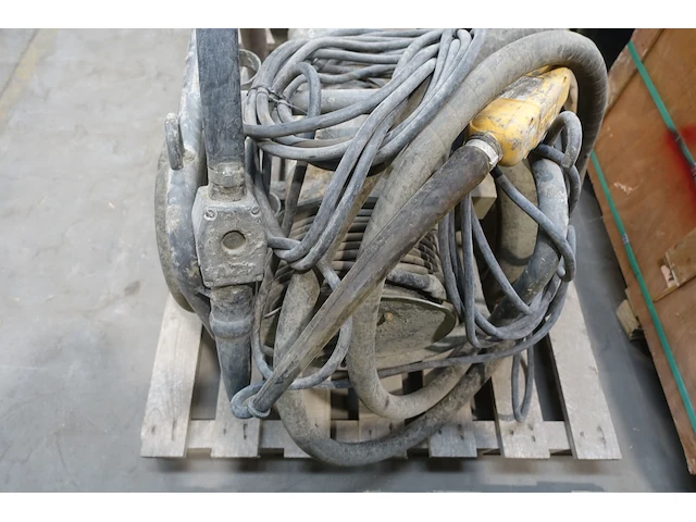 Betonvibrator - afbeelding 6 van  6