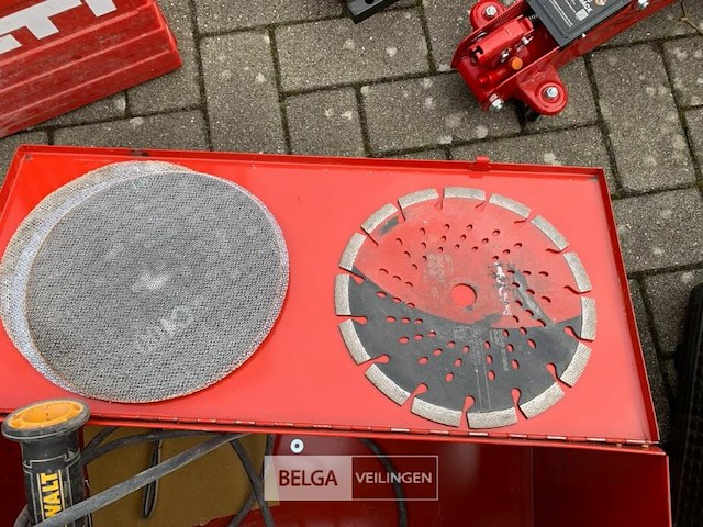 Betonzaag dewalt - afbeelding 3 van  4