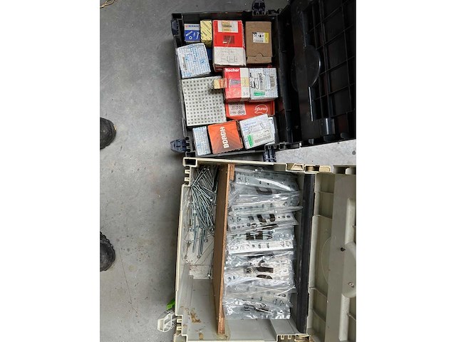 Bevestigingen/schroeven - various contractor materials - afbeelding 1 van  4