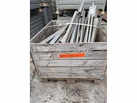 Bevestiging/leuninghouder - voor rand beveiliging (draadstangen) in houten bak - bouw- en bevestigingsmateriaal (18x) - afbeelding 1 van  2