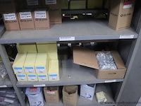 Bevestigingsmaterialen en metalen profielen, dozen en zakken - afbeelding 3 van  5