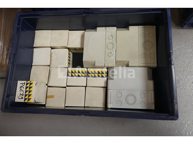 Bevestigingsmiddelen en elektrische apparatuur - afbeelding 14 van  37