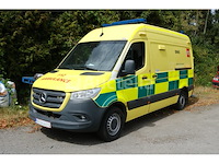 Bevrijdingswagen, ambulances, auto's