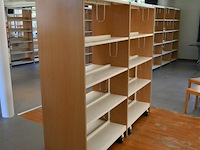 Bibliotheekrek op wielen - afbeelding 1 van  5