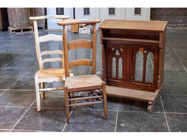 Bid-biechtstoel met 2 kerkstoelen - afbeelding 1 van  3