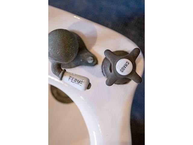 Bidet froid/chaud/fermé 1900-1920 - afbeelding 2 van  2