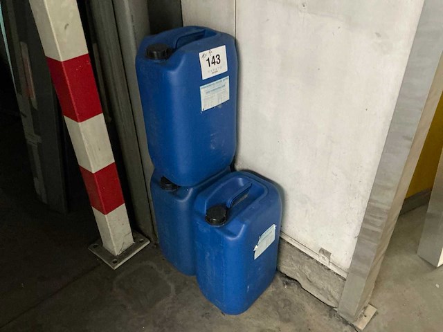 Bidons gedemineraliseerd water (12x) - afbeelding 1 van  4