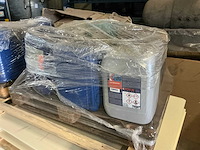 Bidons met inhoud - afbeelding 2 van  5