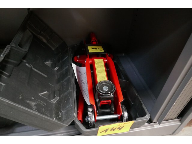 Bidons + opvangbakken + krik - afbeelding 2 van  4