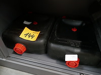 Bidons + opvangbakken + krik - afbeelding 3 van  4