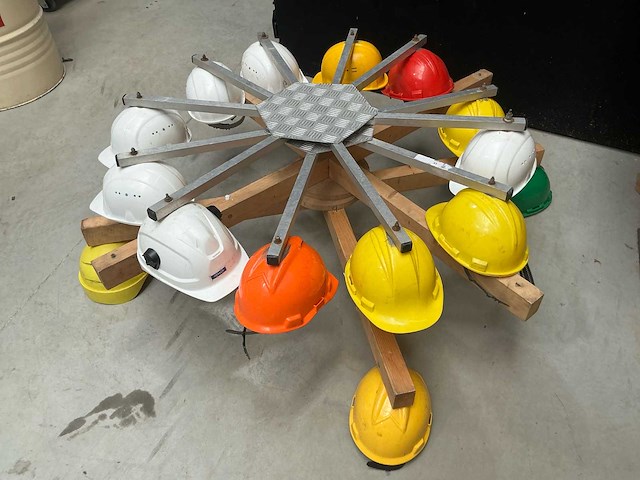 Bierhelmen race spel - afbeelding 2 van  2