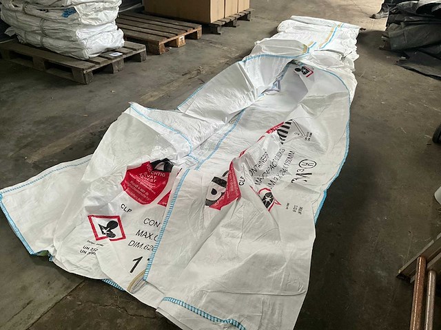 Bigbag van 17 m3 voor container - afbeelding 1 van  5