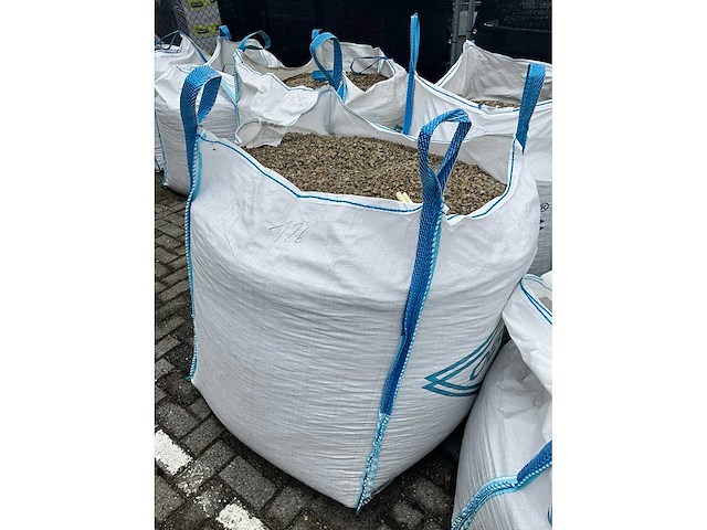 Bigbags inhoudende grind (2x) - afbeelding 3 van  5
