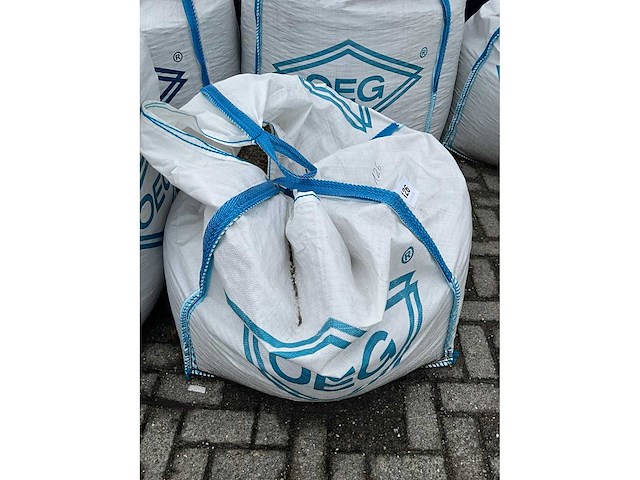 Bigbags inhoudende grind (2x) - afbeelding 4 van  5
