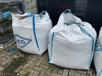 Bigbags inhoudende grind (2x) - afbeelding 2 van  5