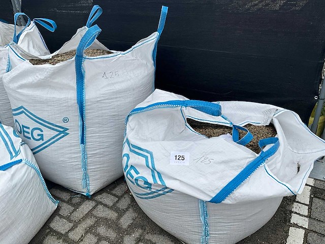 Bigbags inhoudende grind (2x) - afbeelding 2 van  5