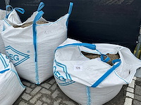 Bigbags inhoudende grind (2x) - afbeelding 2 van  5