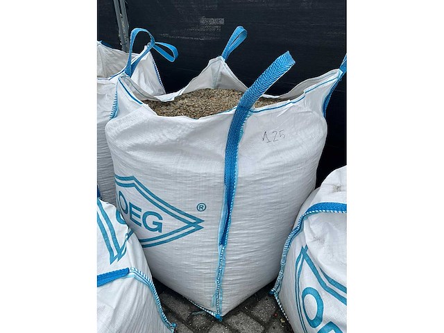 Bigbags inhoudende grind (2x) - afbeelding 3 van  5