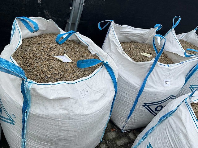 Bigbags inhoudende grind (2x) - afbeelding 2 van  5