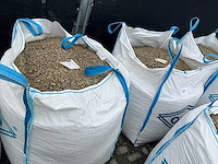 Bigbags inhoudende grind (2x) - afbeelding 2 van  5