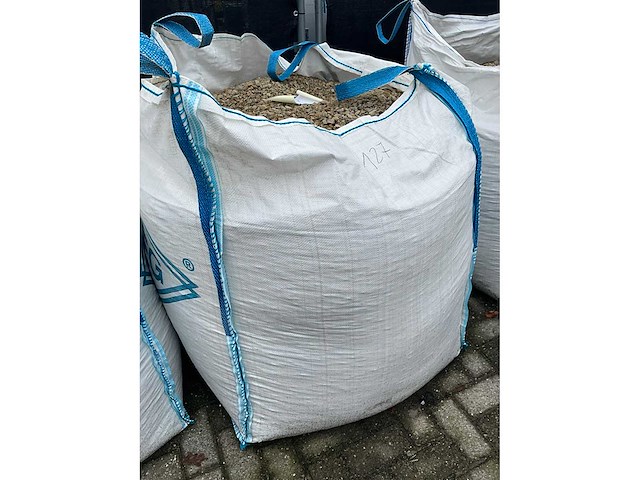 Bigbags inhoudende grind (2x) - afbeelding 4 van  5