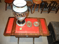 Bijzet tafel + vaas en asbakje - afbeelding 1 van  1